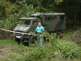 Ein Kollege als Funkposten bei der ADAC 3-Stdte Rallye 2001 in Oberhinkofen (Truppenbungsplatz)
